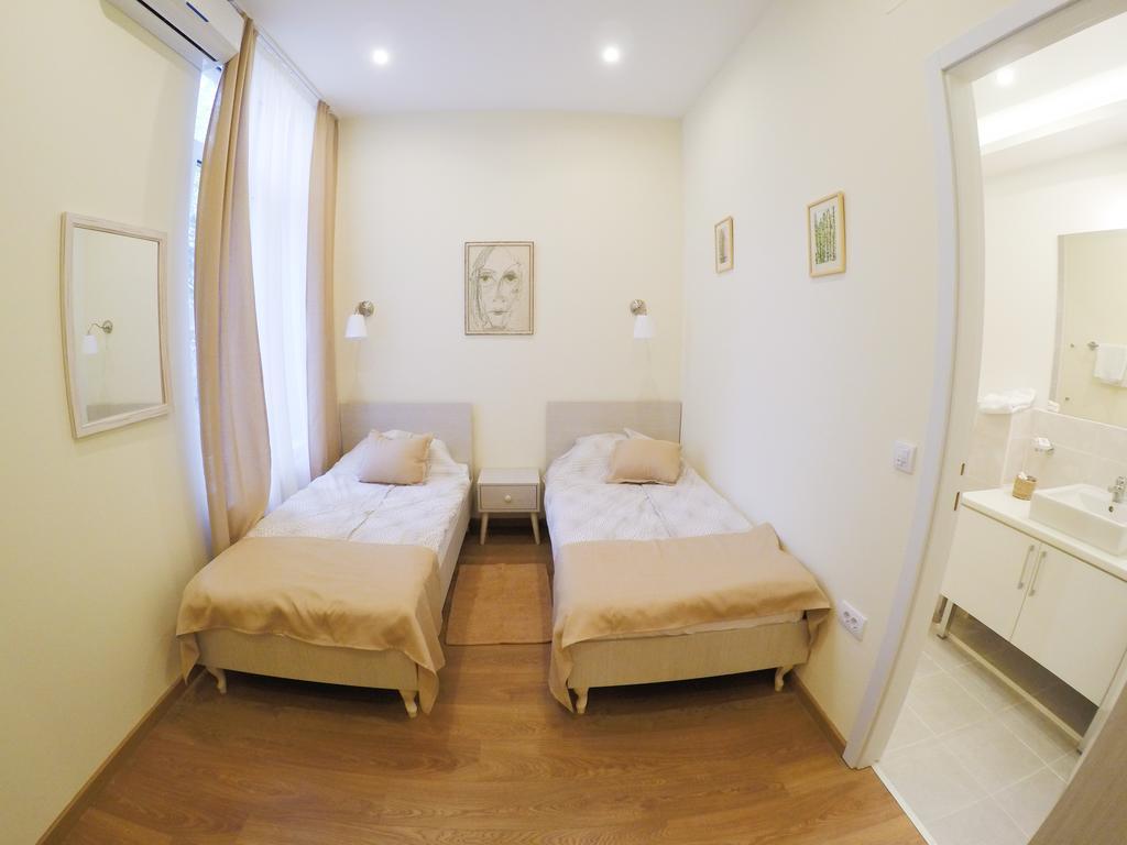 Bed&Breakfast Kod Smilje Belgrade Bilik gambar